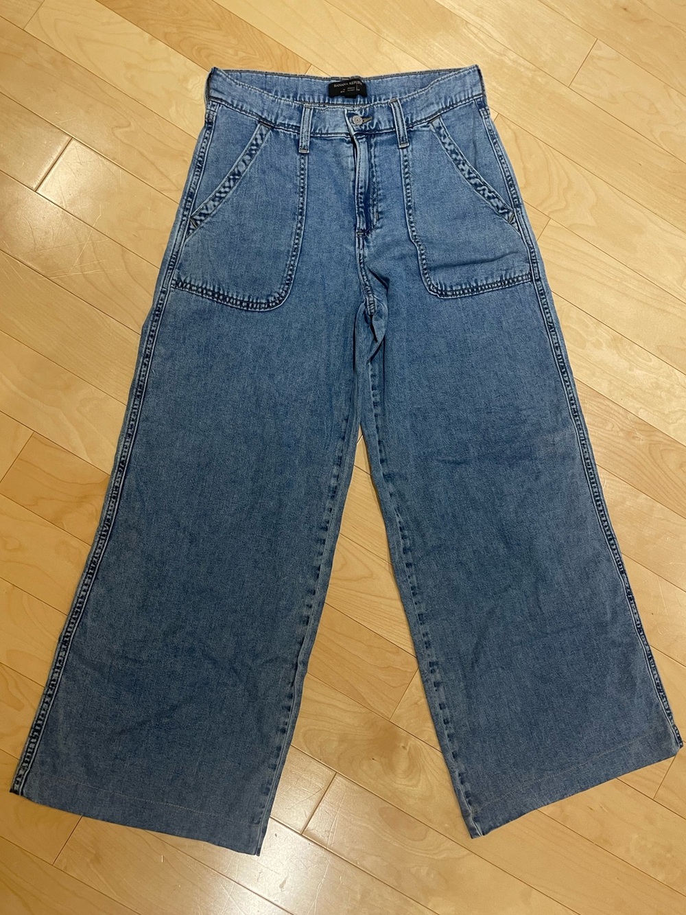 Banana Republic - Wide-Leg Mid Wash Denim Jeans (size: 28)